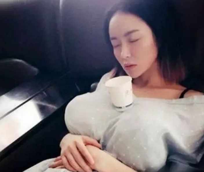 “苍井空带娃直播遭恶评炮轰...你们就是这么对待启蒙老师的吗? ! ”
