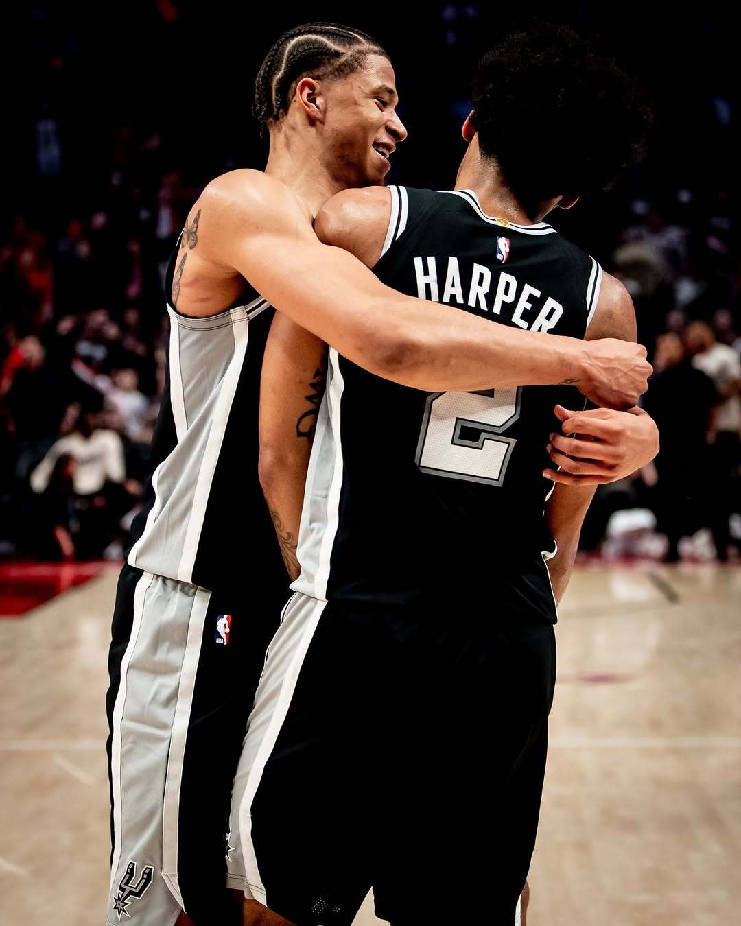 晚安马刺收好这一日的奔赴与热爱，静静安放，明日自有新的光芒接续。晚安刺蜜明天见