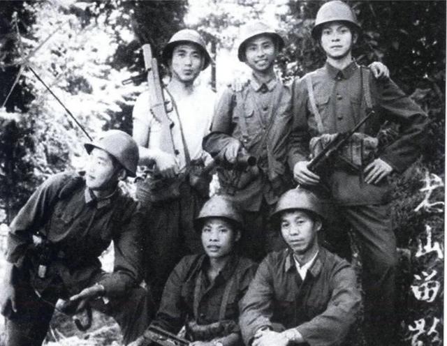 1979年我们从越军手中缴获了两种冲锋枪，分别是法制MAT49和波兰WZ63。这