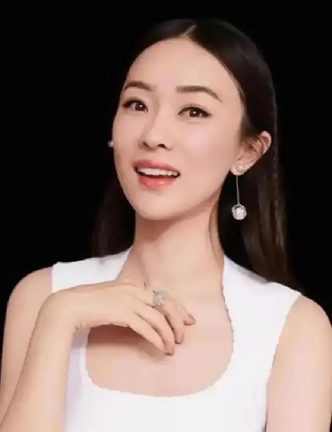 北京独生女把狗卖到百万七仙女一夜爆红那年，她才20岁。流量最猛时，她按下暂