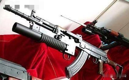 81式步枪配91式枪挂榴弹发射器，给嘴强王者的最好惩罚！作为国