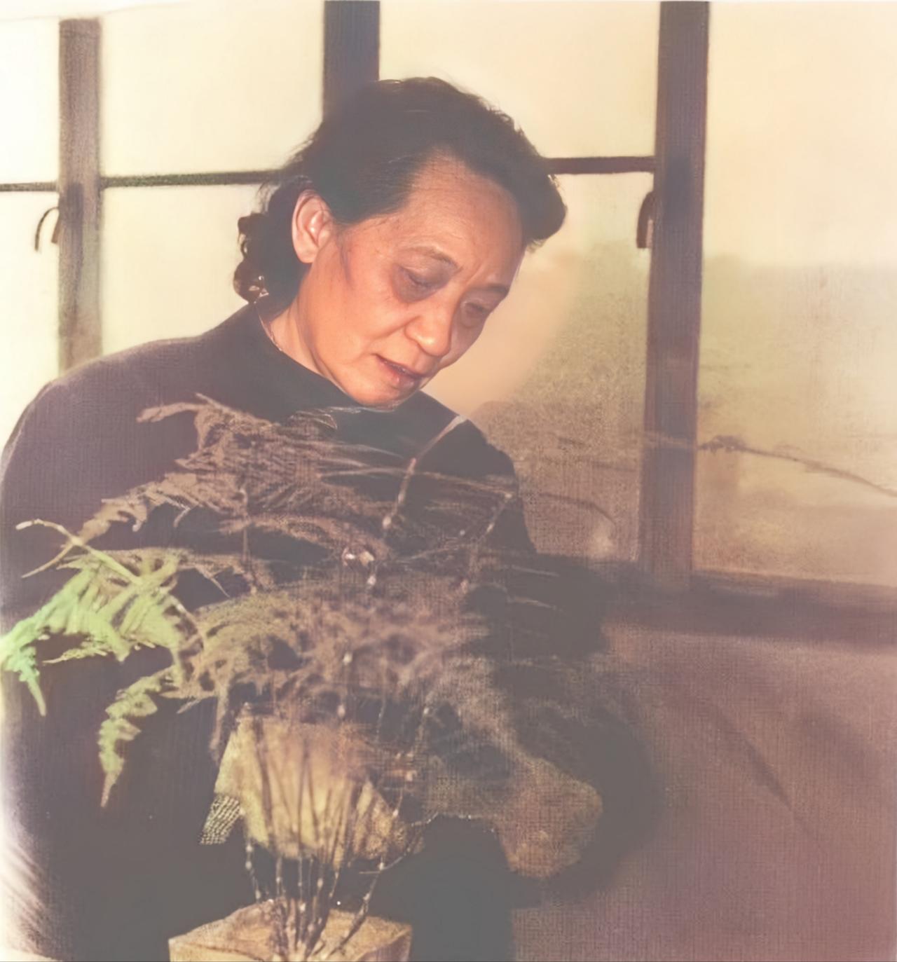 1976年6月24日，"西康王"刘文辉在北京病逝，享年82岁。他走的时候，妻子杨