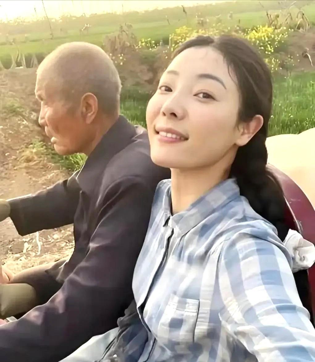 河南95后女孩，父母智力低下，爷爷、奶奶把她拉扯大。哪知，叔叔意外受伤残废，婶婶