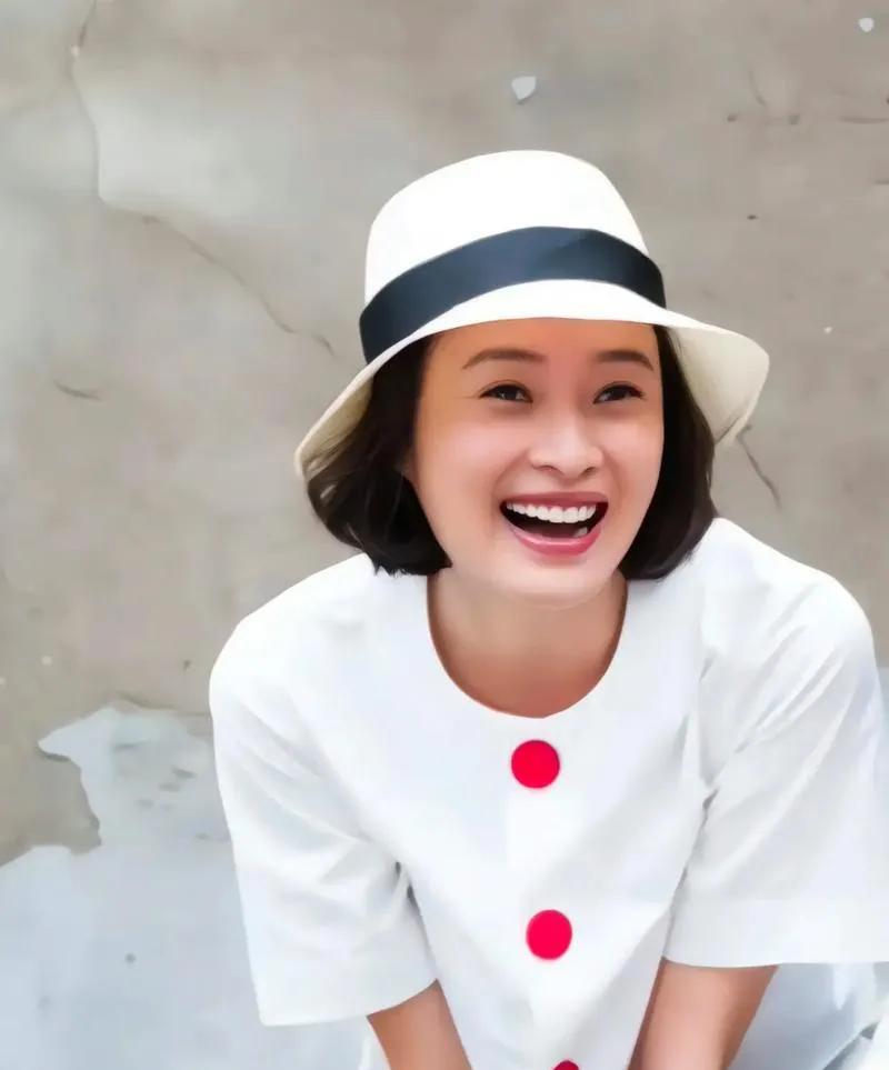 岁月不败于美人！53岁吴越白玉兰红毯造型优雅永不过时，美疯了吴越简直绝了！白玉