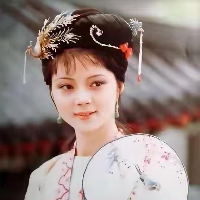 薛宝钗的乳名是什么？她的大名书中多次暗示，细思令人惊悚…贾府上下都喊她“宝