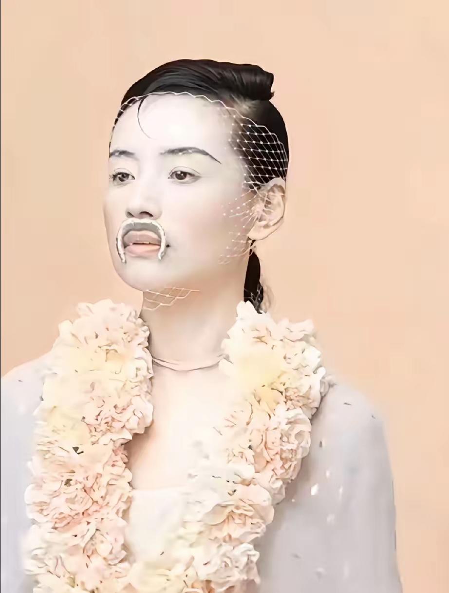 不是，这真的好看吗？可见，大龄女星工作不好找，所以也不好干。近日，董洁的