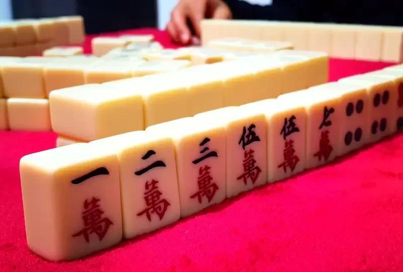 打麻将有时候输钱，可能是因为时间久了，打得迷糊了，脑袋发蒙，不清醒了，反应也慢了