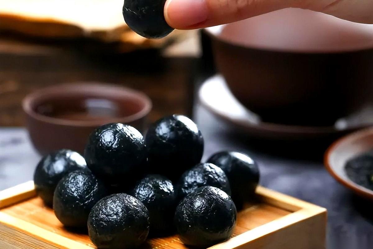 眼干得像撒了把沙子，手脚时不时发麻发木，明明火气大得想冒烟，一喝清热药反而觉得身