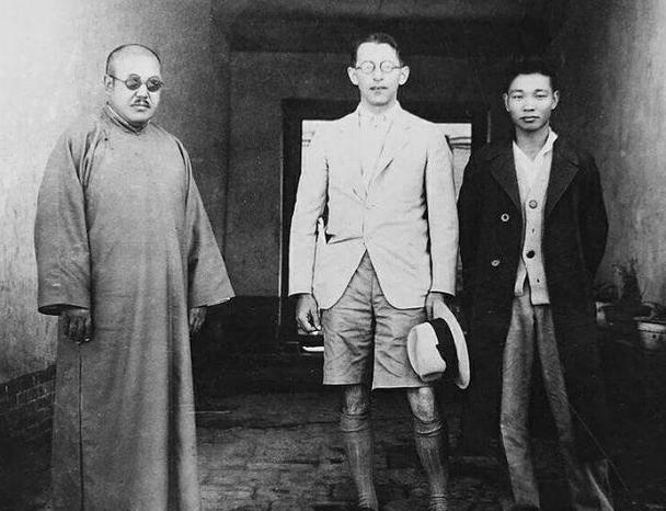 1940年，马鸿逵得知儿媳瞿亚明，跟着家里司机和丫鬟一同偷偷逃走，怒不可遏：“不