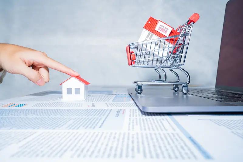 日子过得紧紧巴巴，但我没有穷困潦倒。有房无贷款，没有负债，没有子女操劳，没有家