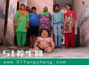 不满一周岁女婴38斤 总是不停要吃的 不给就发脾气!