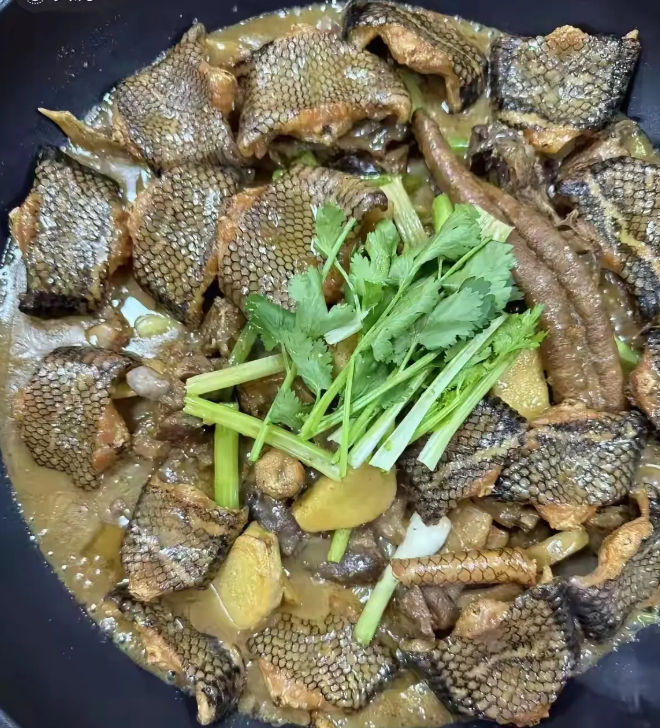 给你1万元，你能一次性把这锅美食吃完吗？实话实说，我不敢，你敢吗？