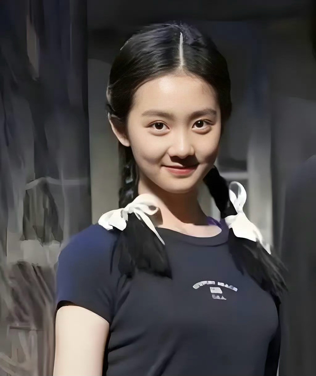 黄多多不是像她妈妈孙莉吗？怎么看都不像刘诗诗啊！[卡皮巴
