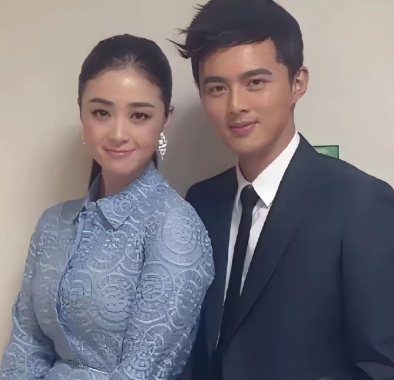 一个人的人品是装不出来的，不信，你看看叶祖新，即使跟蒋欣在一起四年后分开了，