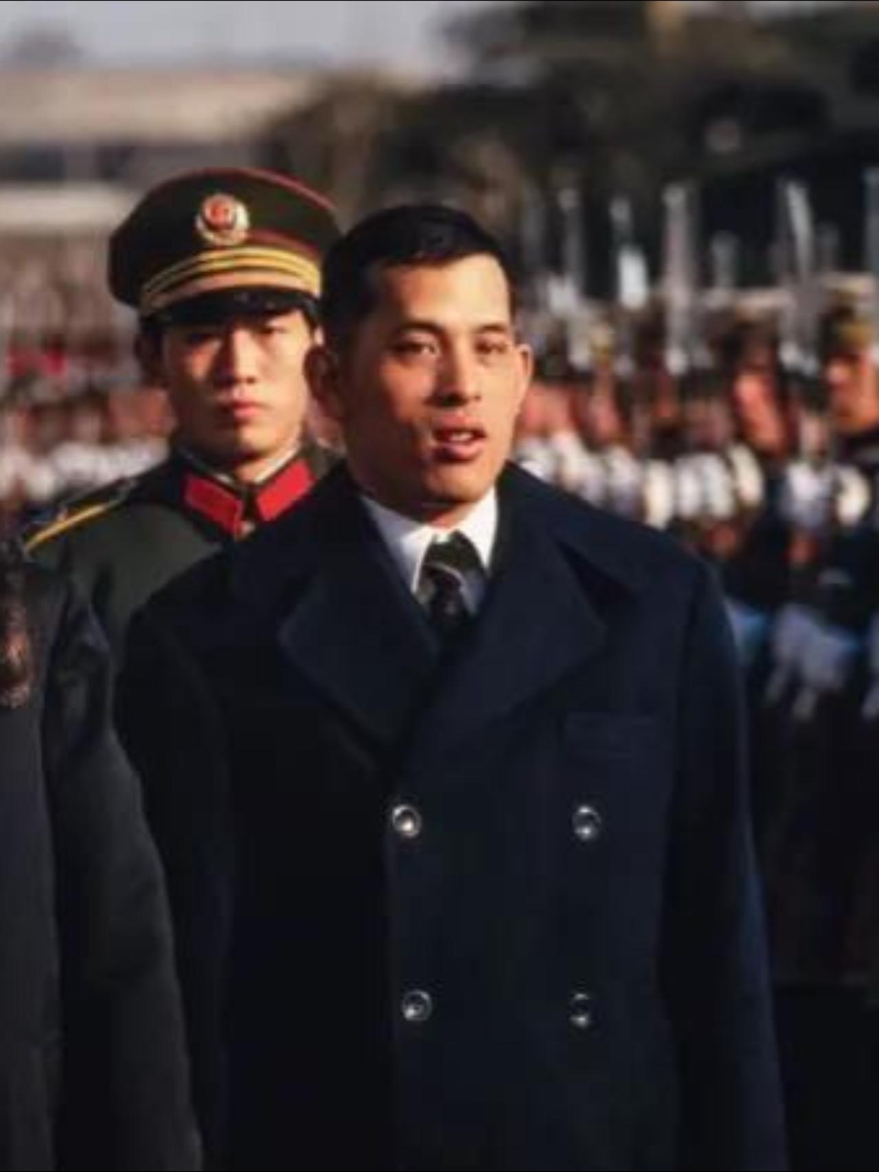 38年前王储玛哈访华，当年真是意气风发1987年2月24日，时任王储的玛哈·哇