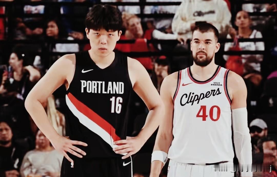 季前赛场均2.8次失误5.3次犯规的数据往那一摆，杨瀚森的菜鸟赛季注定要交够学费