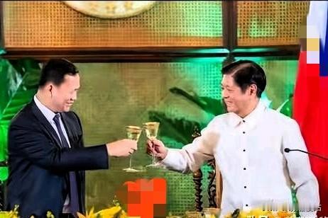 英明了一辈子的洪森，这回算是被其子坑惨了，落得个不仁不义不说，更被泰国打成了鼻青