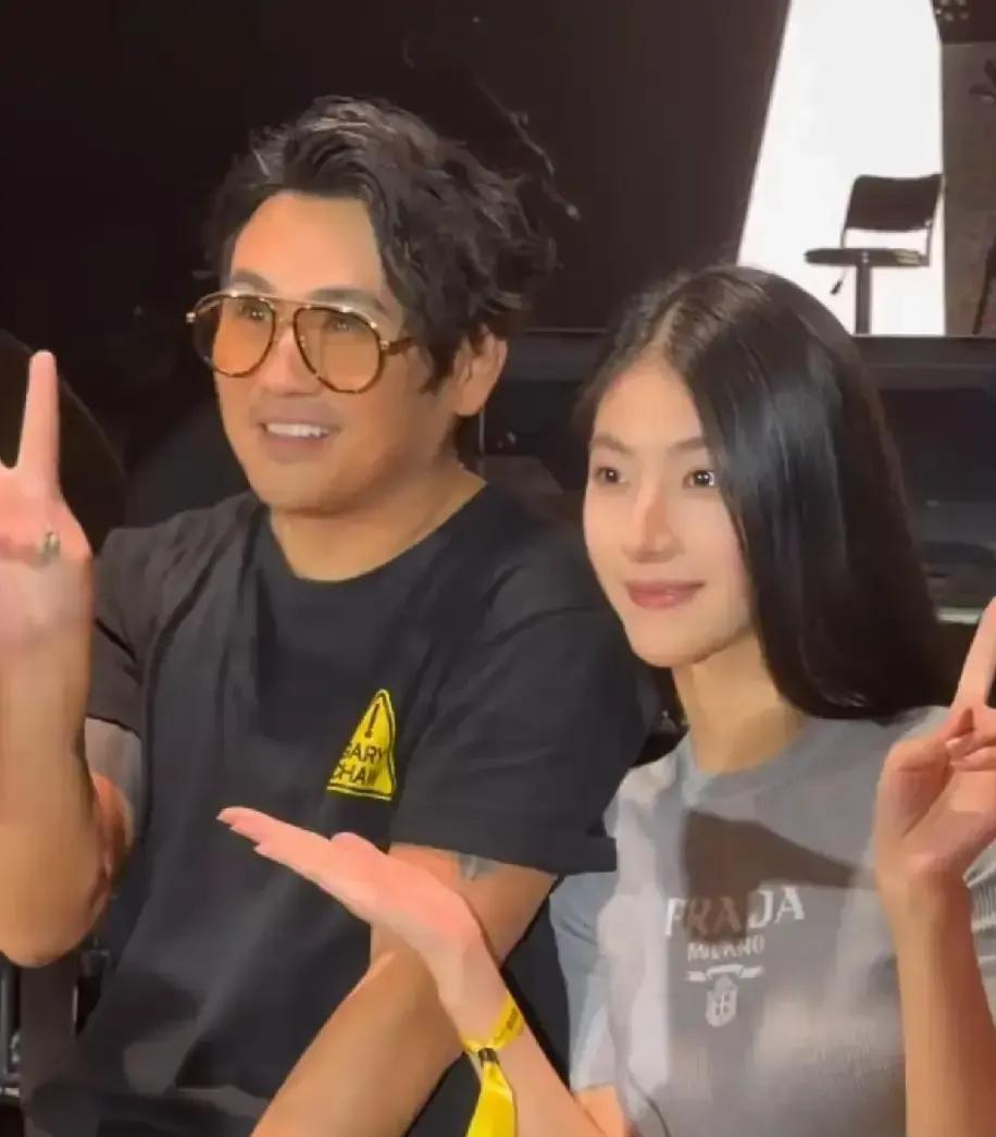 曹格犯了个所有普通人都可能犯的错，但他的代价被500万人围观。粉丝见面会上，他