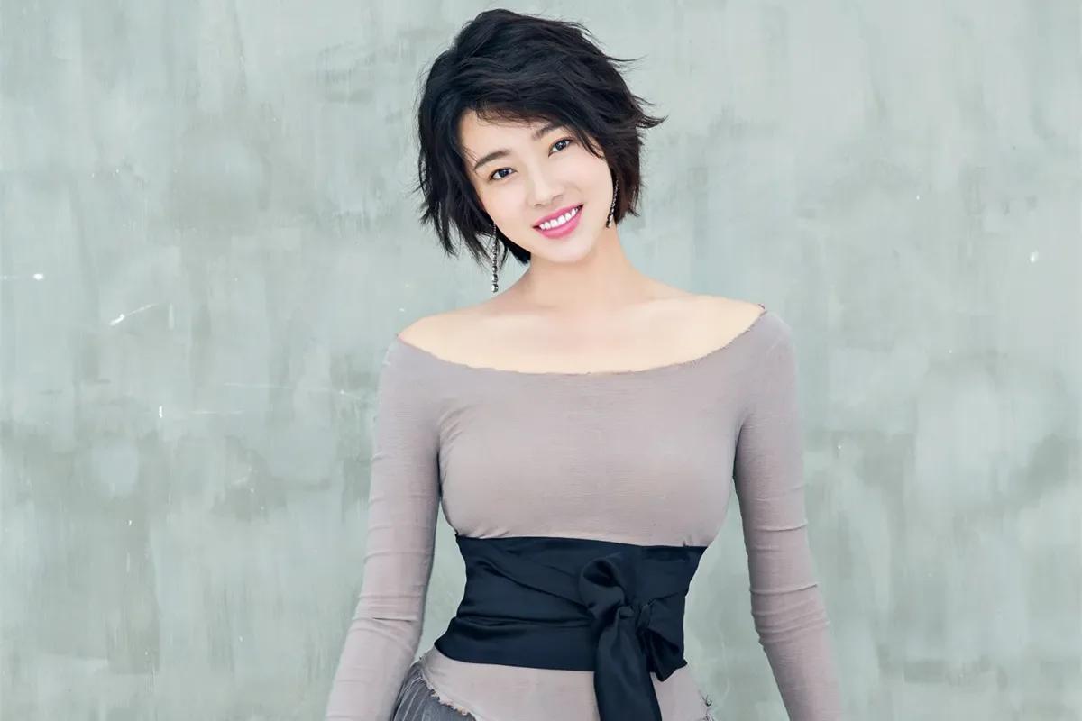 孟真曾是赵本山干女儿，事业巅峰传出与干爹绯闻，如今家庭美满！  很多
