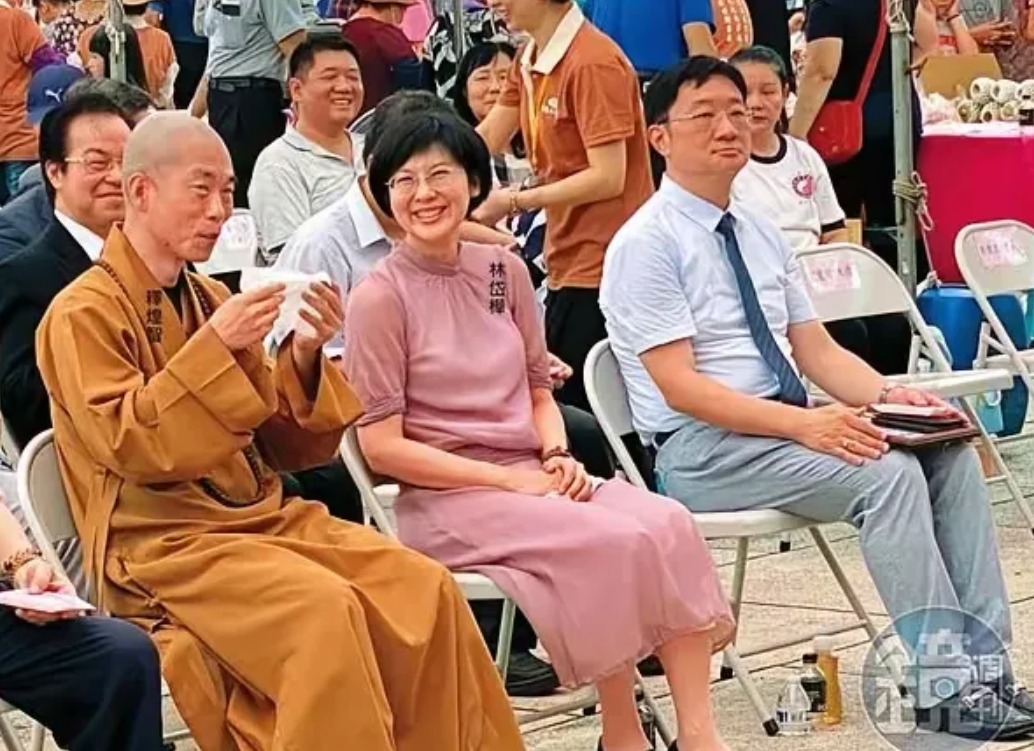 别再盯着“永信”了，台岛通法寺这位花和尚玩儿的更劲爆。台湾《镜周刊》曝料：民进