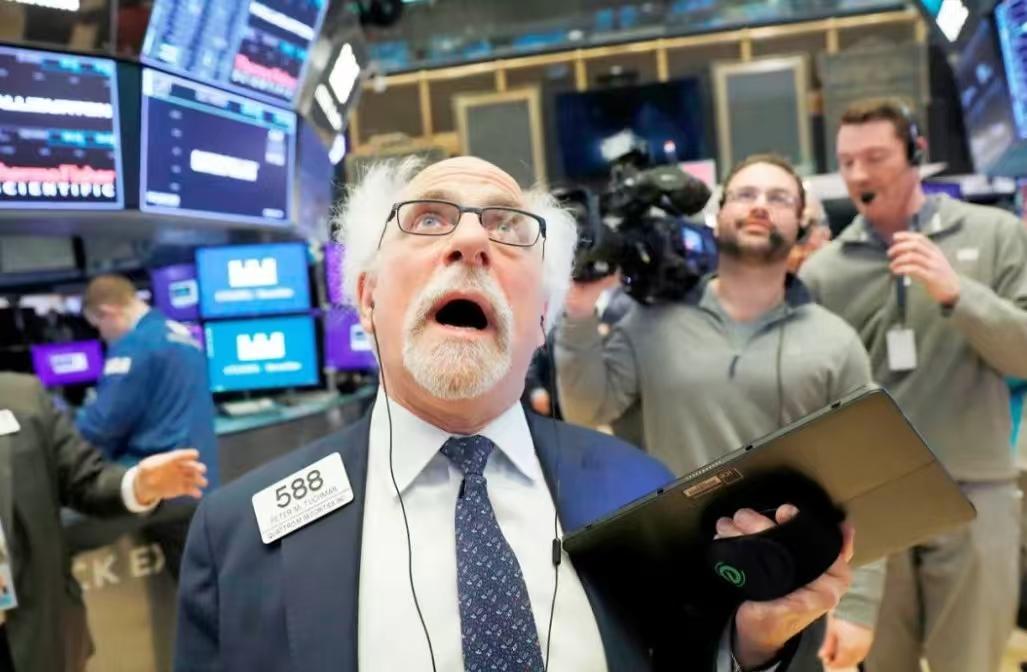 外媒不再嘴硬，承认中国年轻人已经彻底变了！前段时间，面对奔驰、宝马、奥迪在国