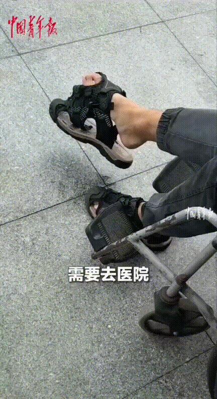坐救护车送外卖！四川成都，女生住院期间点了个外卖，没多久骑手就打来电话说：你这单