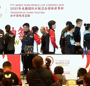 国乒主力与外协选手亲切交流赛场是对手，场下是朋友！2025混团世界杯抽签仪式