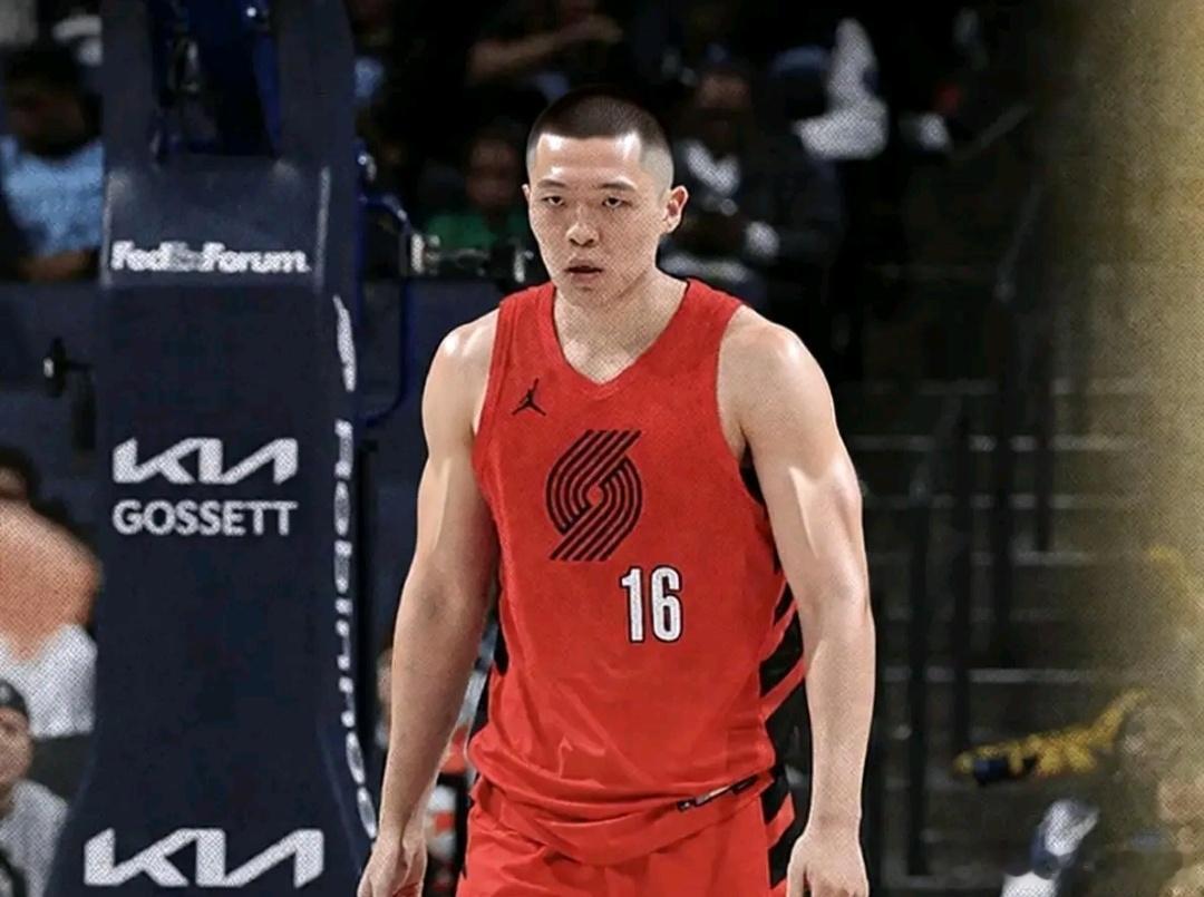 寸头杨瀚森，一看就很猛的样子，看着像能砍30+的球员。