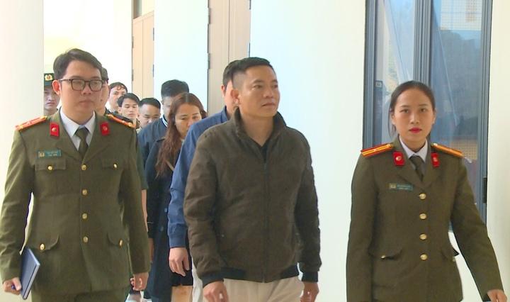 越南清化市警方抓获假网络“神医”打着“三代家庭医学”的标签，并在社交网络上大肆