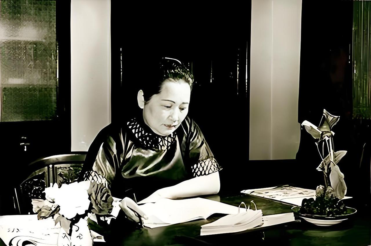 孙中山留下的这点家底，咋就让宋庆龄硬生生撑起了中国半个世纪？大家伙儿都知道孙