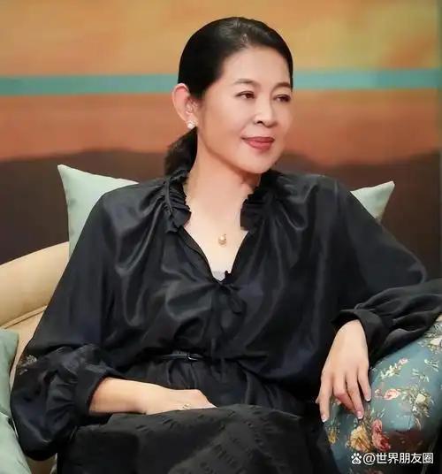 倪萍当场戳破邹市明：父亲不露面，脾气倒先露面了。倪萍这次是真看不下去了。她