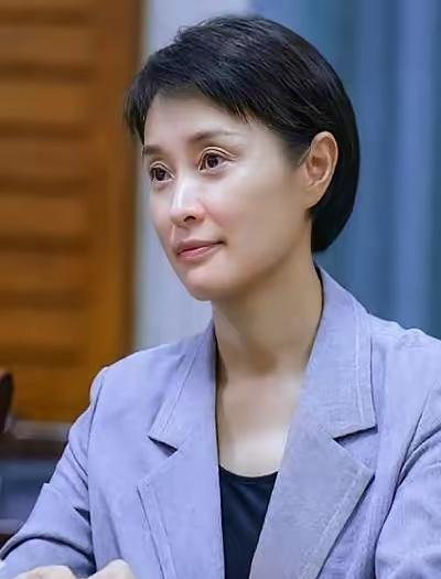 吴越说，她这辈子就谈过一次恋爱。那个人，是陈建斌。俩人同居好几年，一度到了谈婚论