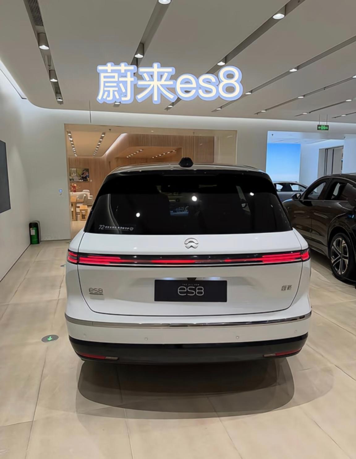 2026年2月问界和蔚来算是春节淡季互掰手腕：-问界：回了个血，卖了18