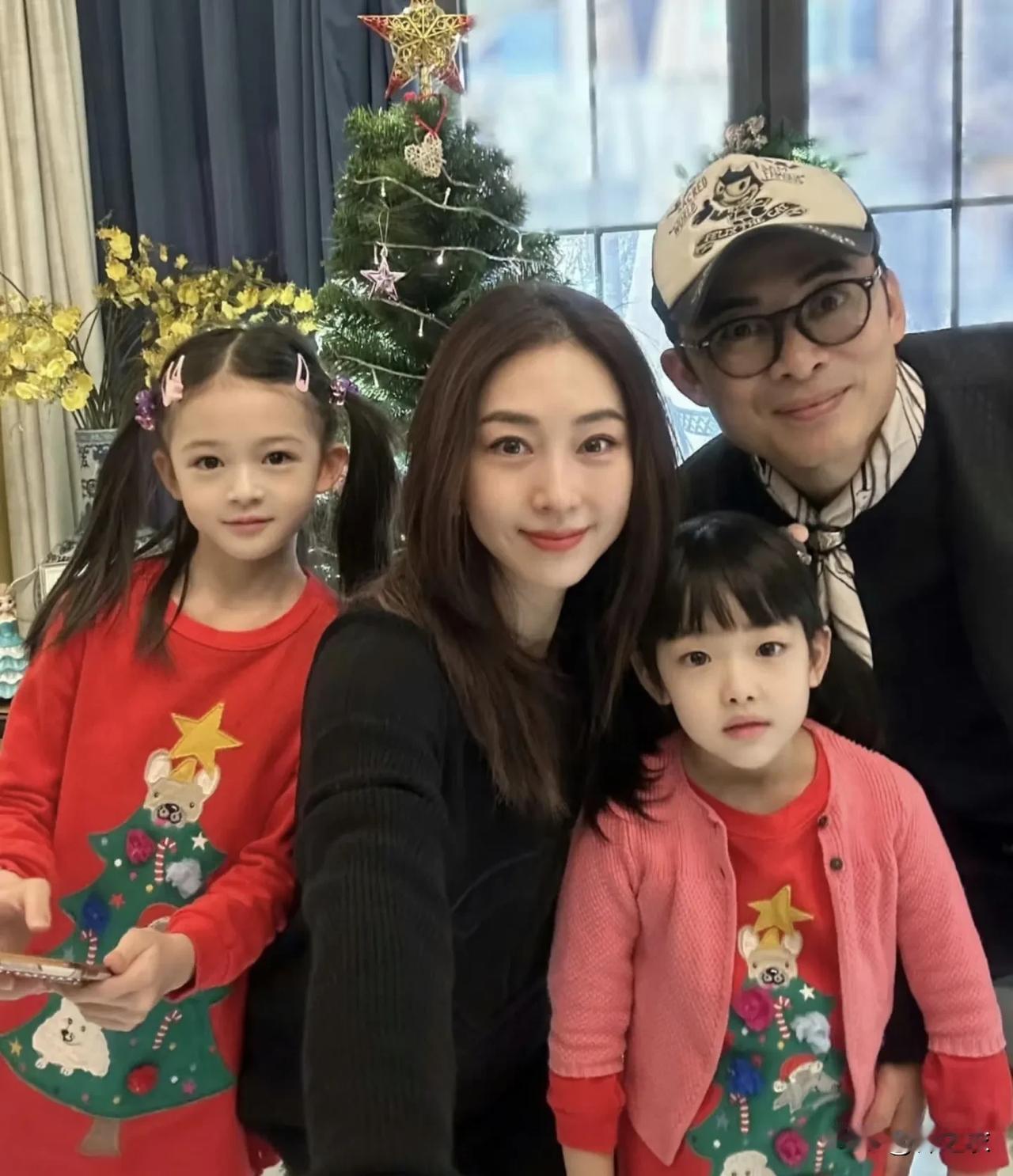 樊少皇和贾晓晨的两个女儿，就像开盲盒，一个是头等奖，但因为父母长相都好看，所以她