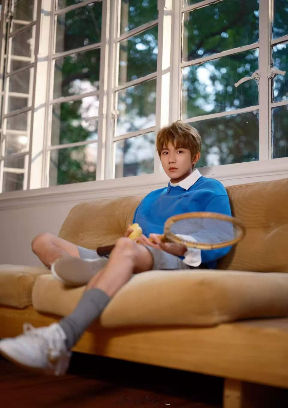 王源MiuMiu活动上班这个认真上班的王源好帅啊