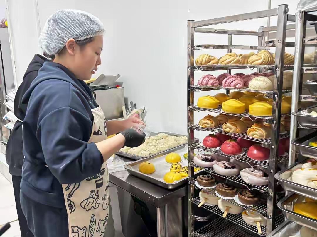 太厉害！武汉28岁聂女士和妹妹开的馒头店火了，卖80种新中式花样馒头，番茄辣肉松