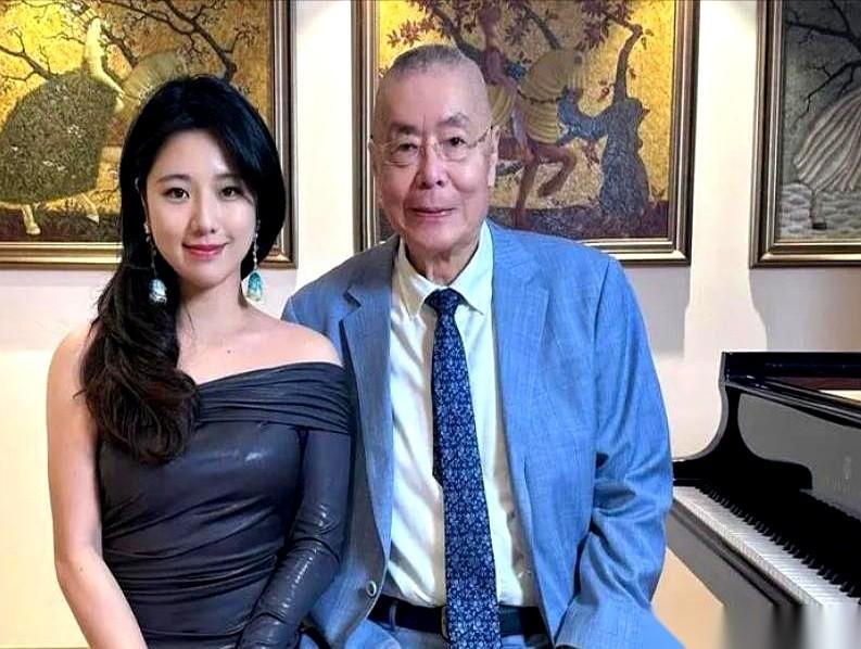 81岁当爹，84岁再添个大胖小子。先别急着惊掉下巴，人家老头转头就给刚出生的奶