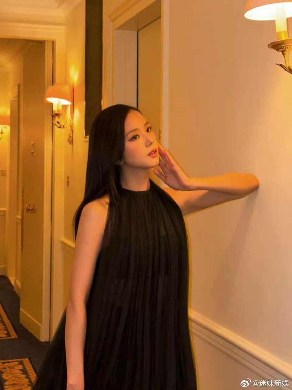 金智秀久违的巴黎金智秀巴黎写真金智秀久违的巴黎，不错不错，