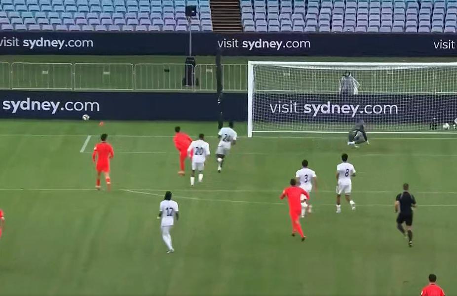 中国队不愧为友谊赛之王！只要是踢友谊赛，谁也不怕！中国队在上半场即将结束的时