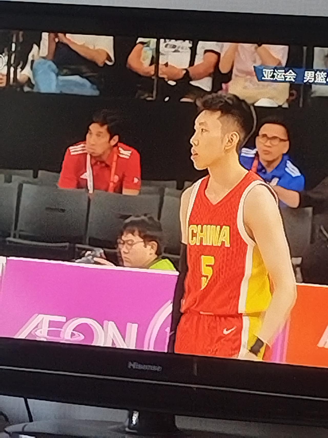 中国男篮的后卫线突然变强大了，廖三宁23分，李悦洲18分，庞峥麟11分，中国男篮