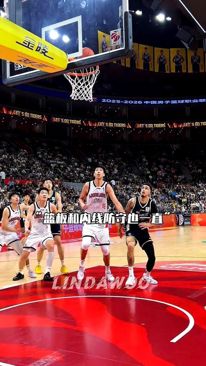 广州男篮客场掀翻广东，靠的不是外援，而是一个替补奇兵。CBA状元陈国豪，替补
