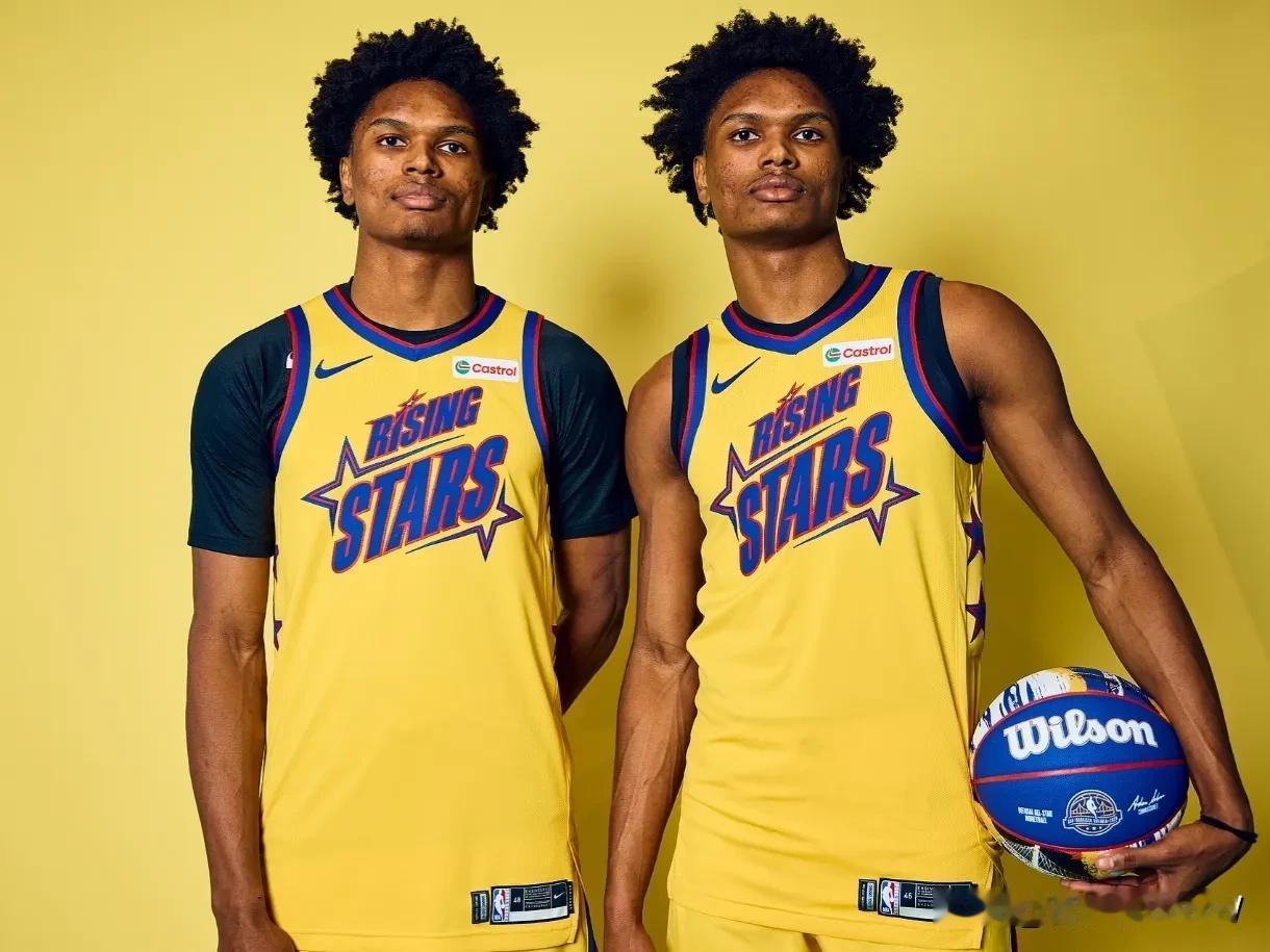 NBA中竟然有长得这么像的兄弟，到底谁才是火箭队的阿门！完全看不出来啊，两个人就