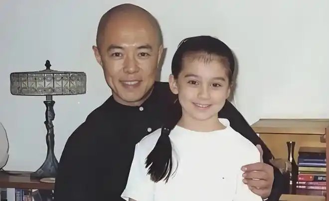 张铁林的混血女儿太美了，这才是真正的格格吧！​​​