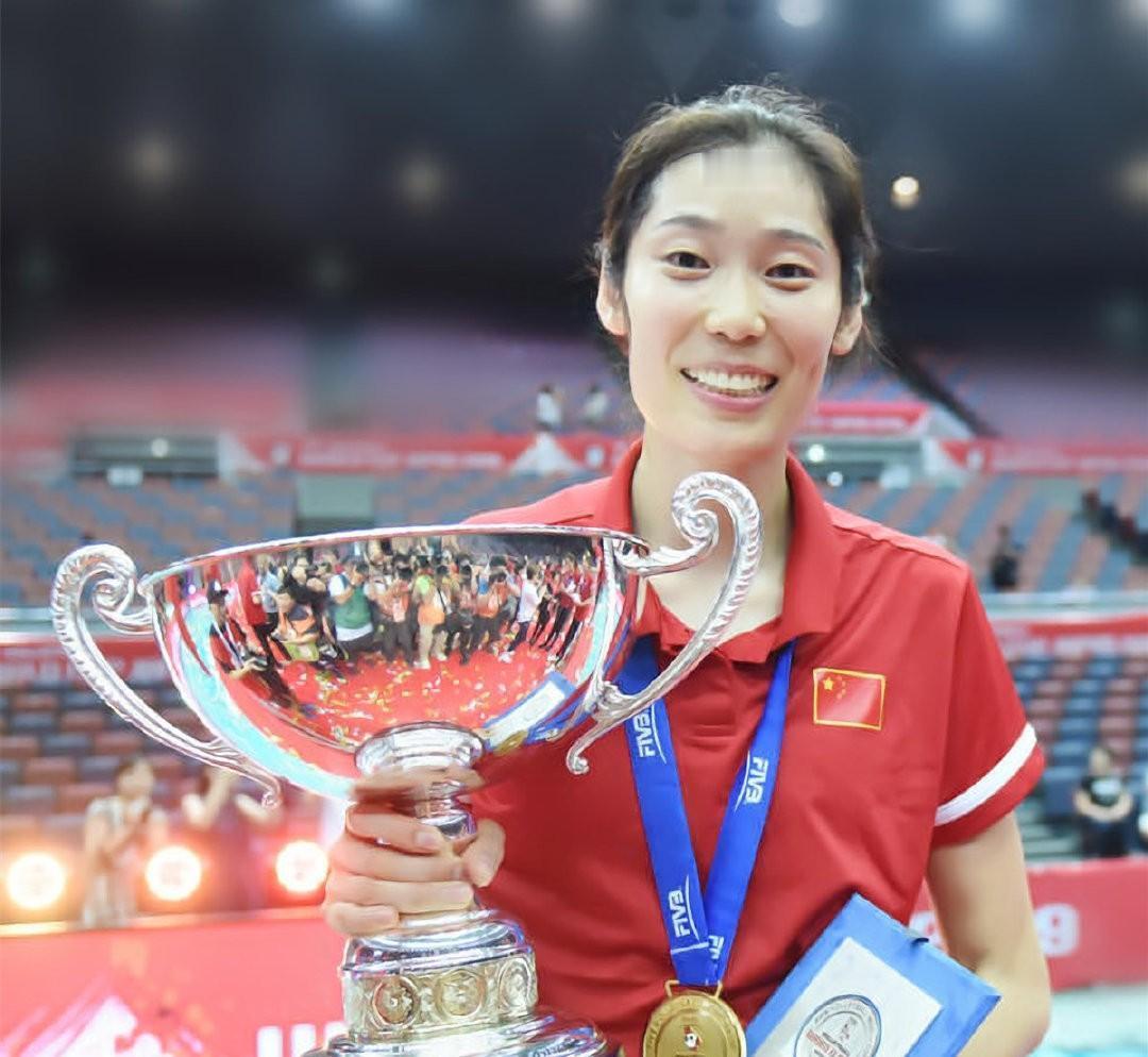 【现在天津女排的路子，走对了】最近排球圈讨论挺热闹，有人说天津女排总靠引援不算真