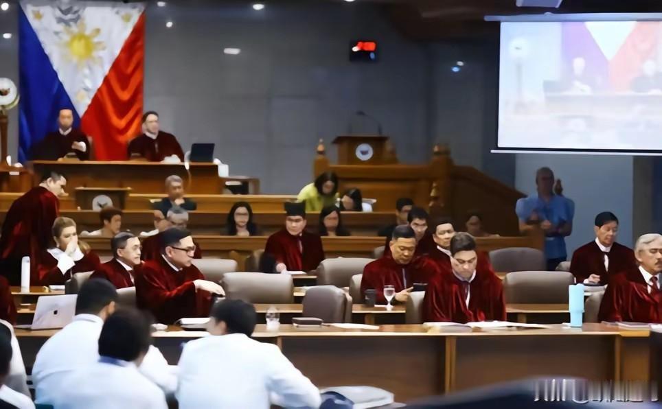 马科斯可能认为卡耶塔诺在参议院庭审表现太积极，但是当前有没有什么把柄可以抓，于是