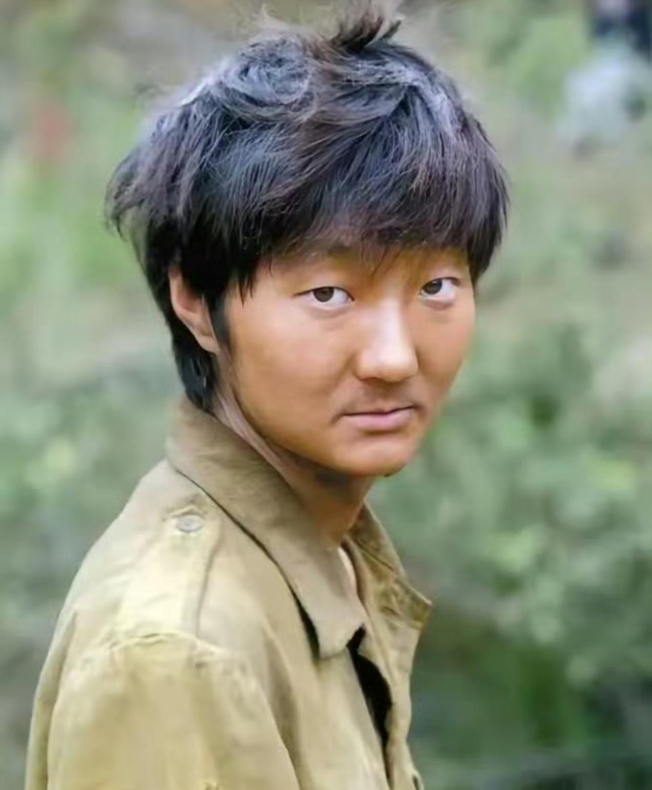 真不敢相信，董洁怎么会看上他的，难道是大鱼大肉吃腻了，想尝尝苦瓜野菜？​​​