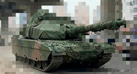 【俄媒关注中国新坦克】12月8日，《俄罗斯报》注意到，中国境内现身一款未知