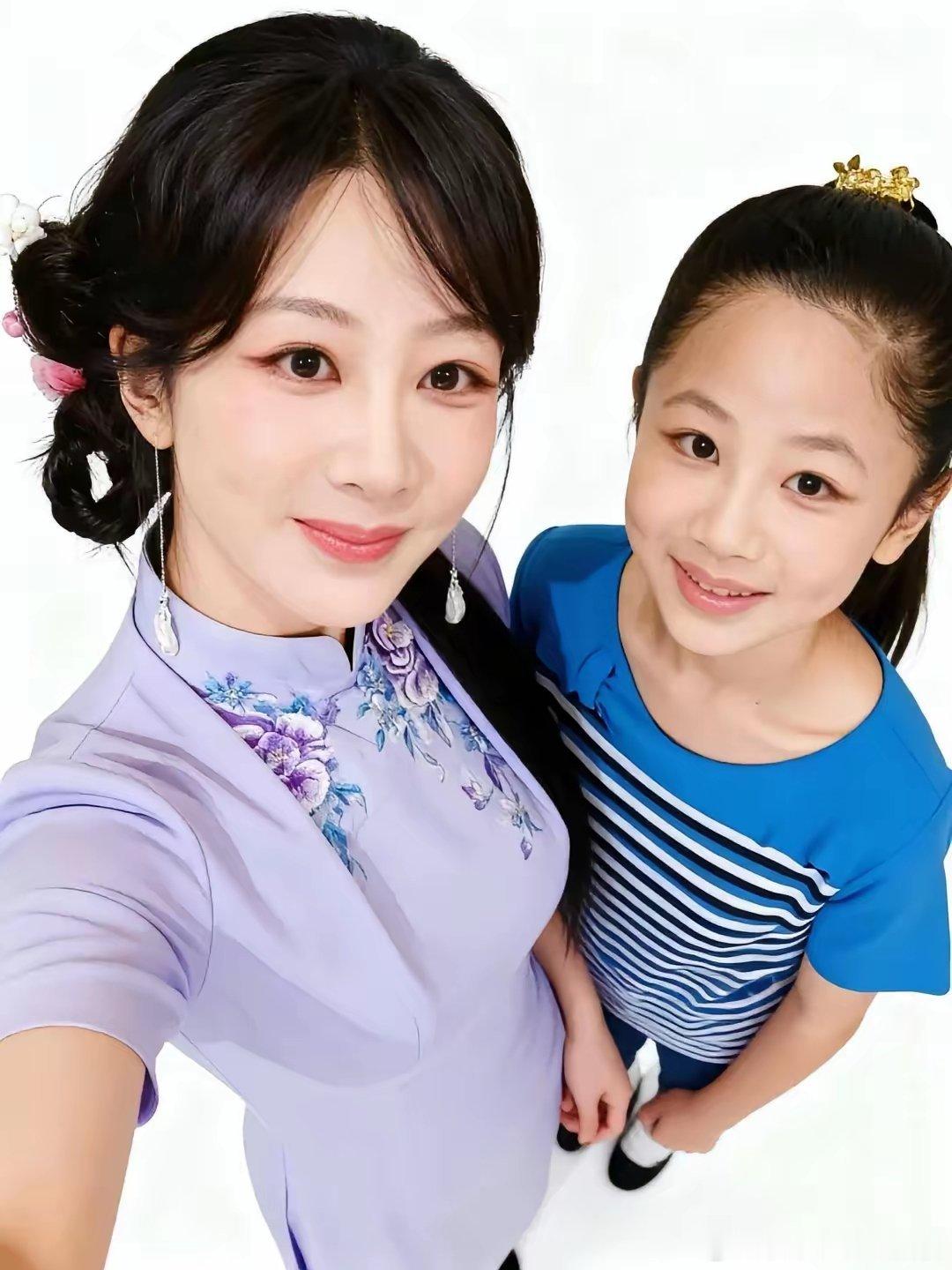 杨紫出名不出名，我不评价。但是我敢确定一件事，就是杨紫这个人，在娱乐圈里是少有的