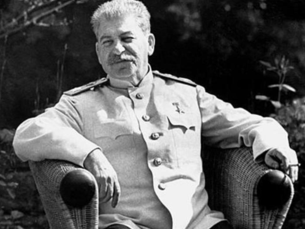 列宁逝世后，斯大林对他貌美的妻子，下了一个残忍的命令。 列宁去世以后，他的妻