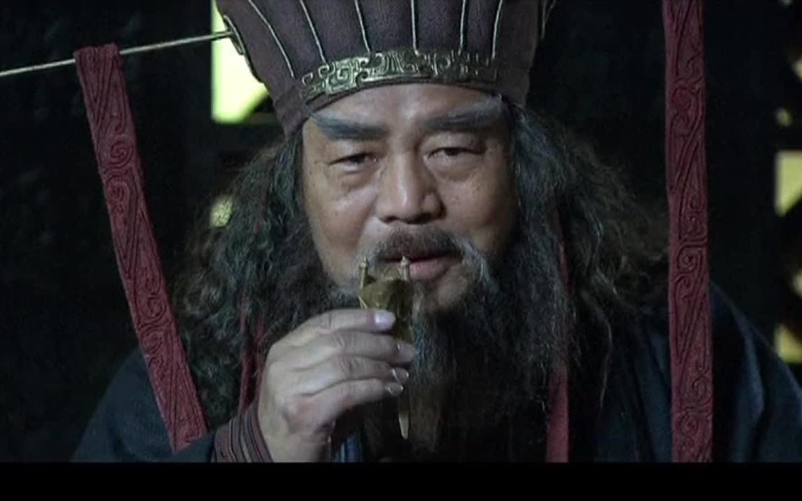深夜的洛阳皇宫，烛影摇曳。一道魁梧的身影踏过玉阶，径直走向太后的寝殿。殿门被粗暴